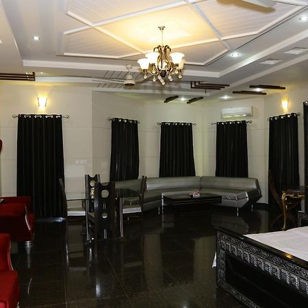 Midway Hotel & Restaurant Sadiqabad Екстериор снимка