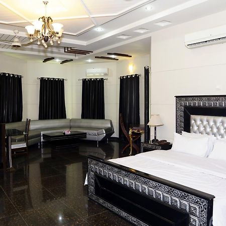 Midway Hotel & Restaurant Sadiqabad Екстериор снимка