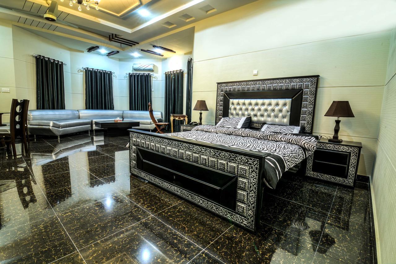 Midway Hotel & Restaurant Sadiqabad Екстериор снимка