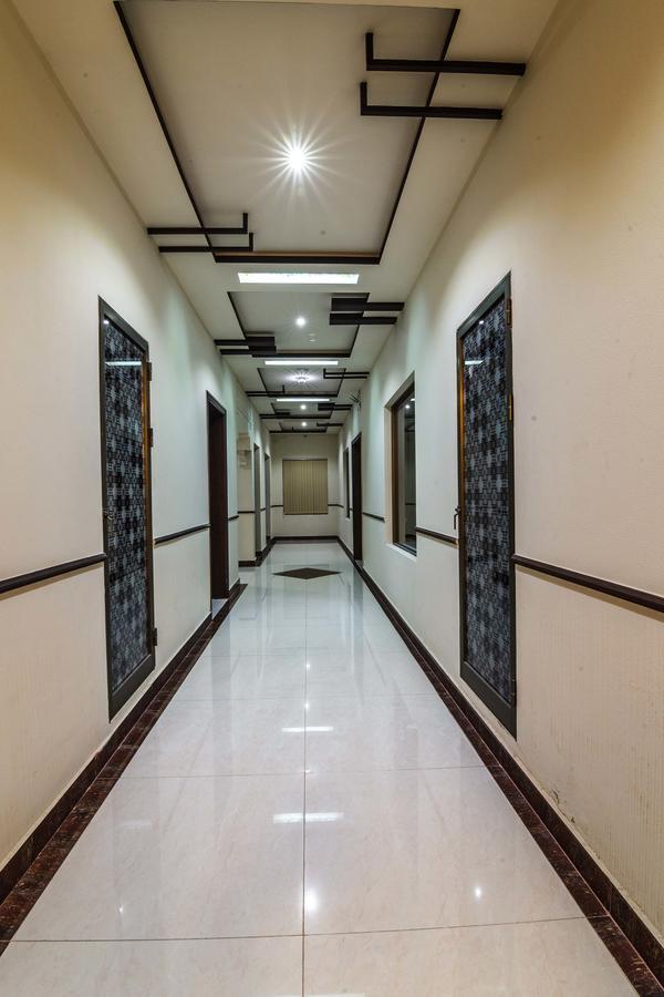 Midway Hotel & Restaurant Sadiqabad Екстериор снимка