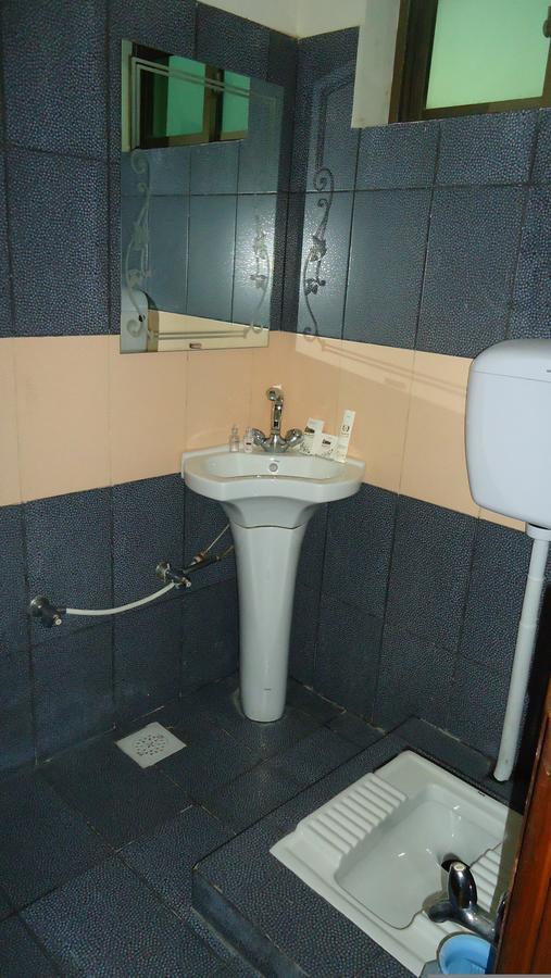 Midway Hotel & Restaurant Sadiqabad Екстериор снимка