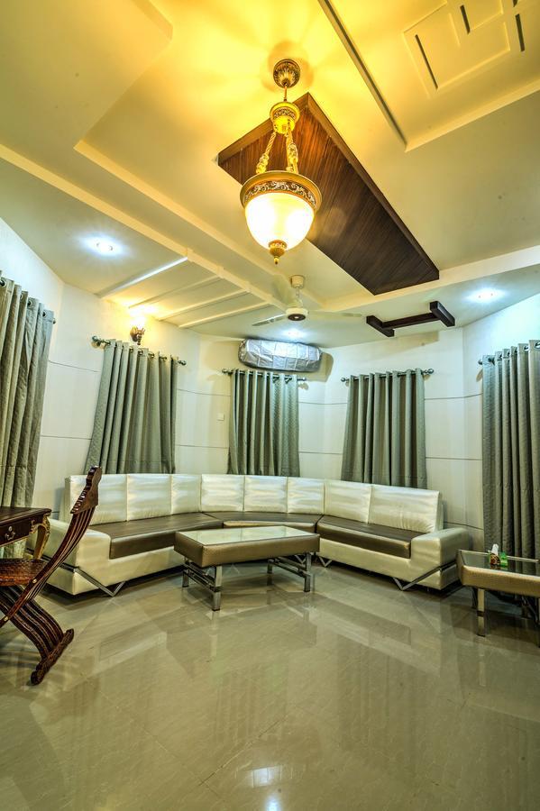 Midway Hotel & Restaurant Sadiqabad Екстериор снимка