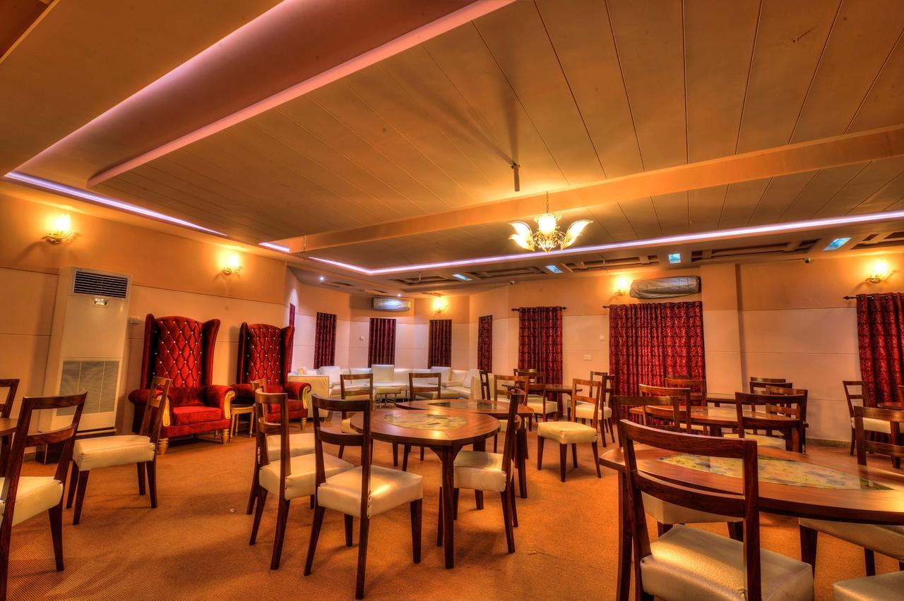 Midway Hotel & Restaurant Sadiqabad Екстериор снимка
