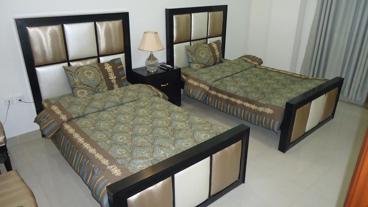 Midway Hotel & Restaurant Sadiqabad Екстериор снимка