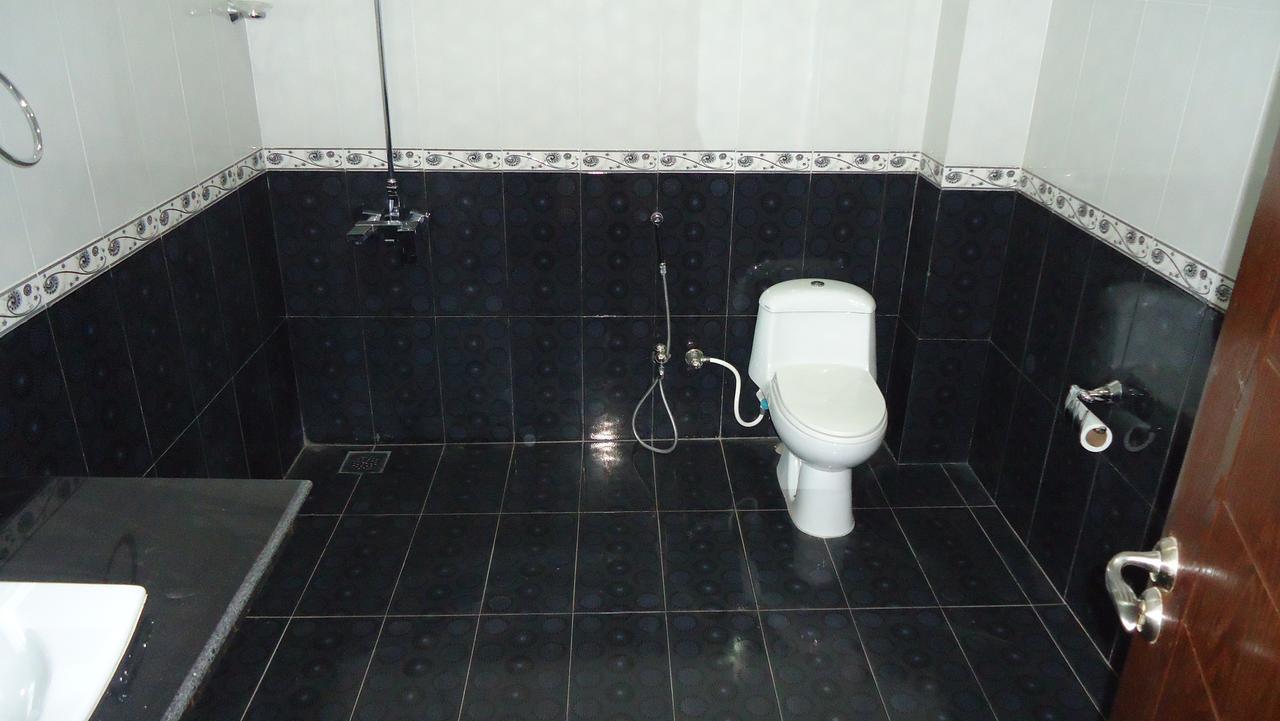 Midway Hotel & Restaurant Sadiqabad Екстериор снимка
