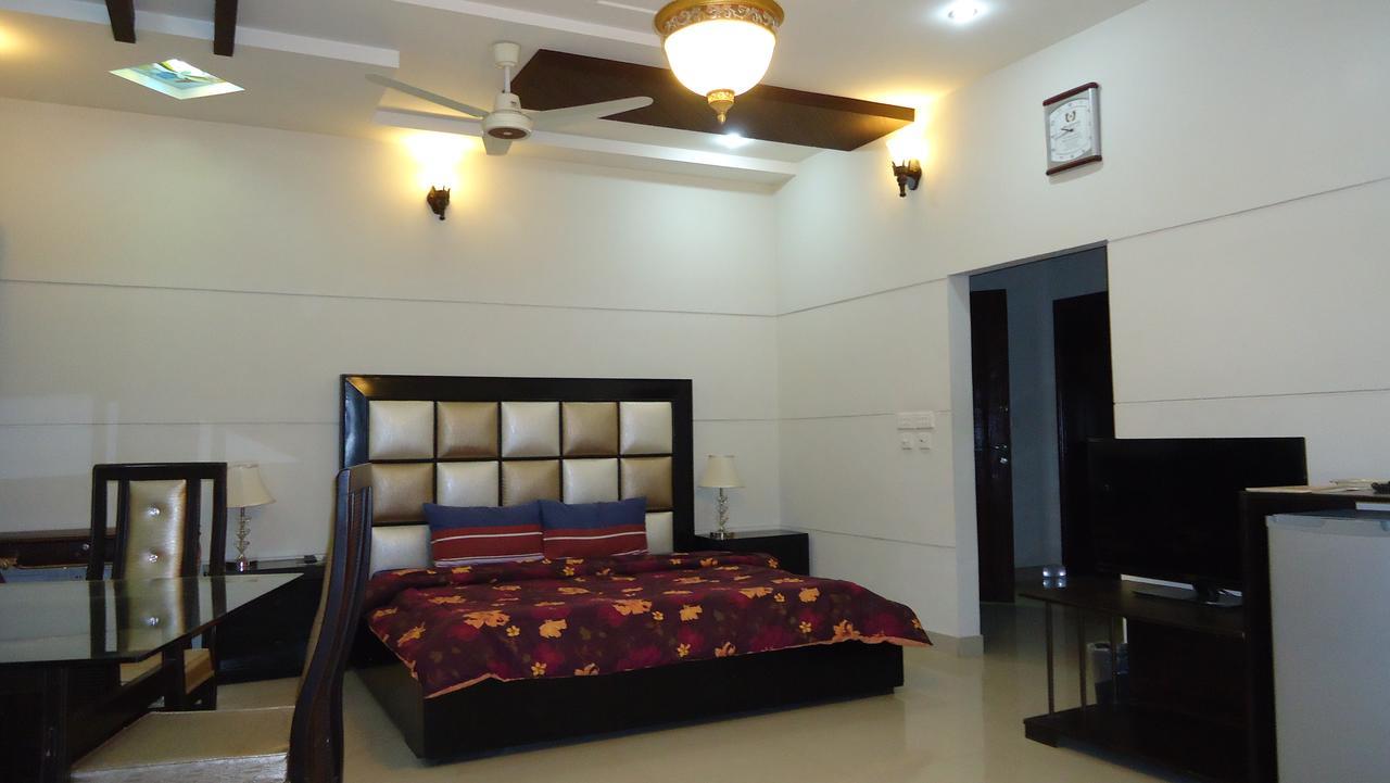 Midway Hotel & Restaurant Sadiqabad Екстериор снимка