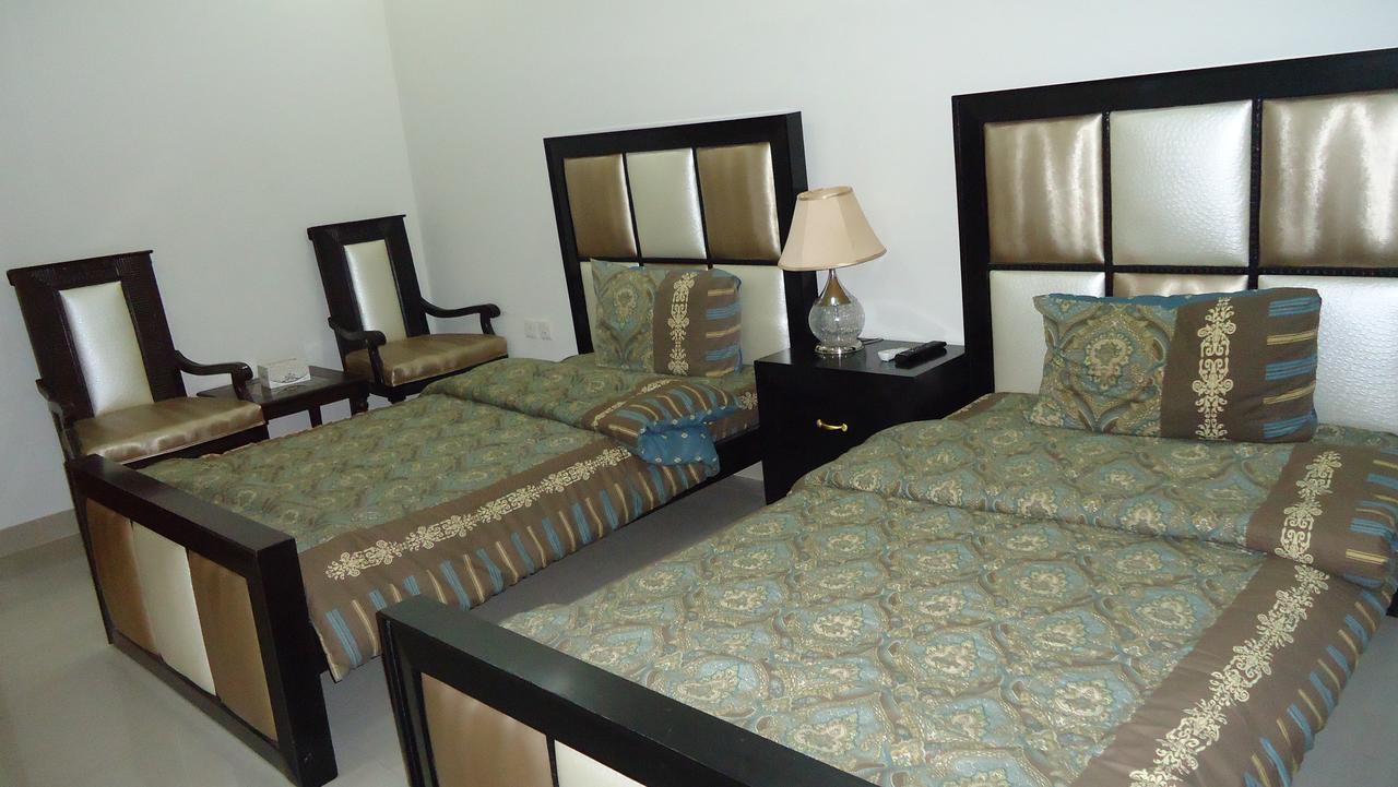 Midway Hotel & Restaurant Sadiqabad Екстериор снимка