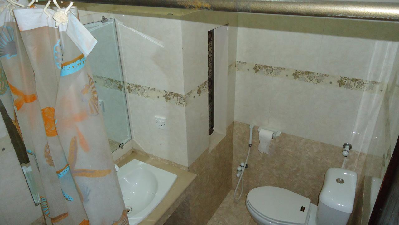 Midway Hotel & Restaurant Sadiqabad Екстериор снимка
