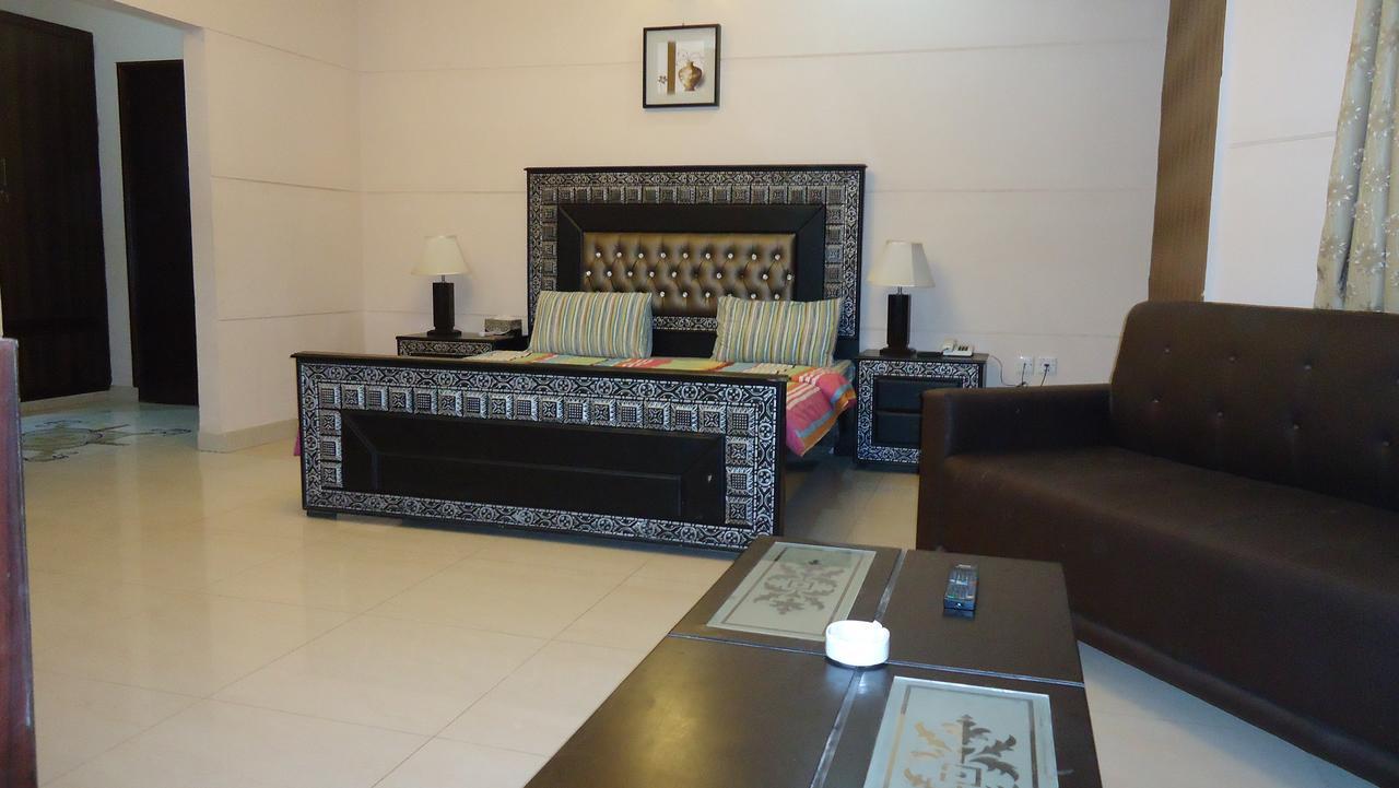 Midway Hotel & Restaurant Sadiqabad Екстериор снимка