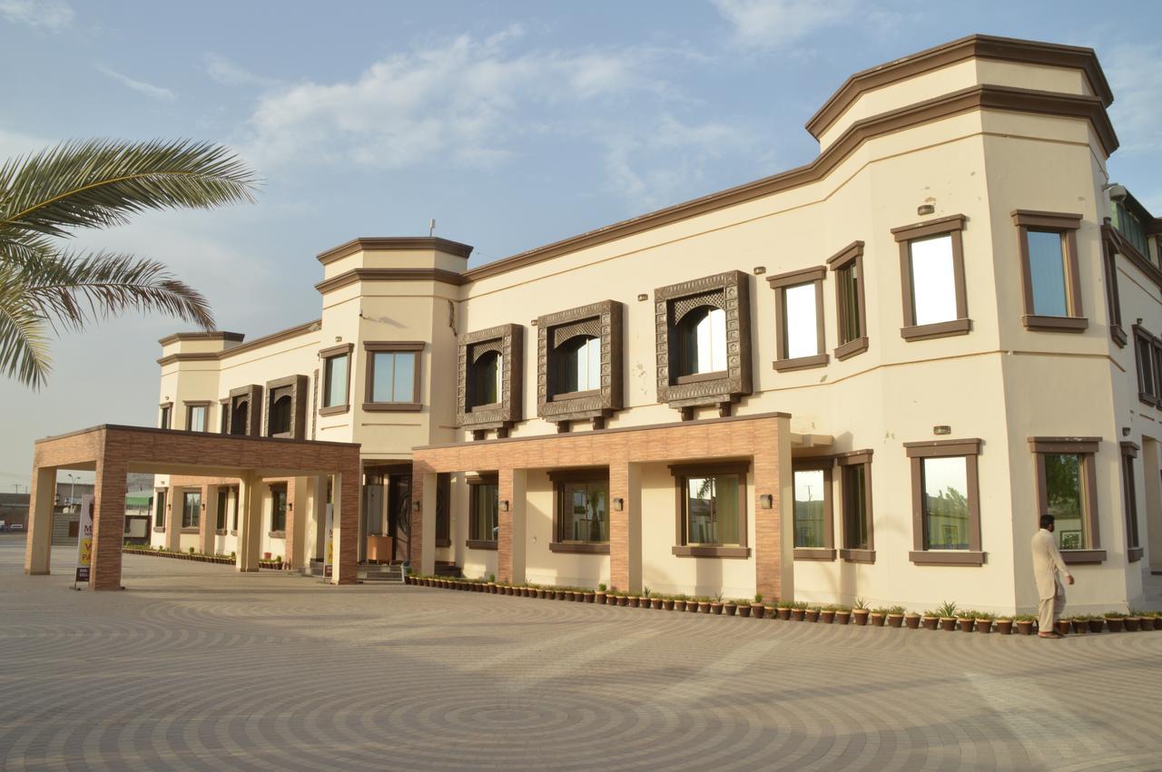 Midway Hotel & Restaurant Sadiqabad Екстериор снимка