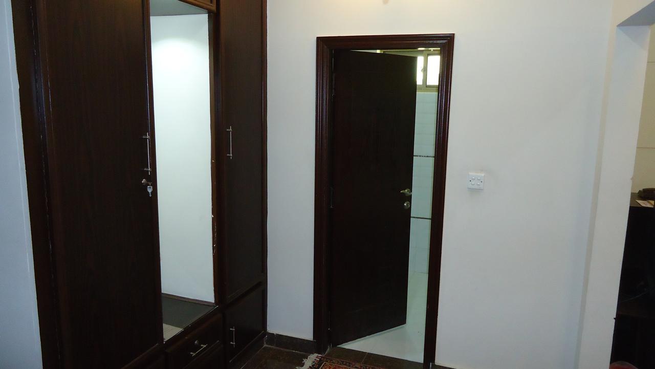 Midway Hotel & Restaurant Sadiqabad Екстериор снимка