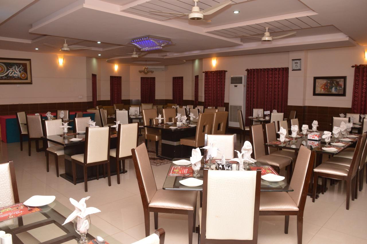 Midway Hotel & Restaurant Sadiqabad Екстериор снимка