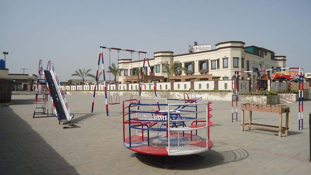 Midway Hotel & Restaurant Sadiqabad Екстериор снимка