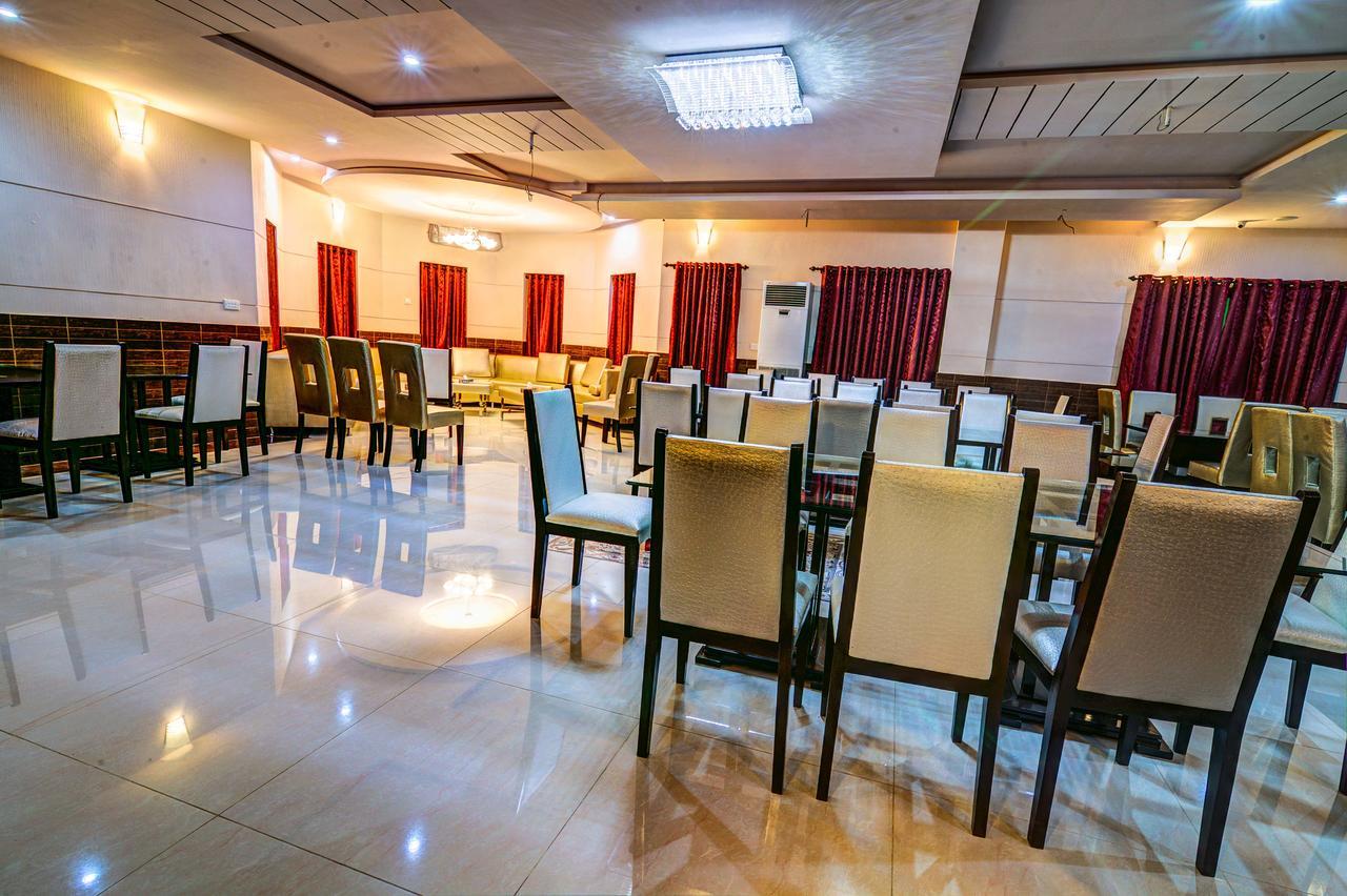 Midway Hotel & Restaurant Sadiqabad Екстериор снимка