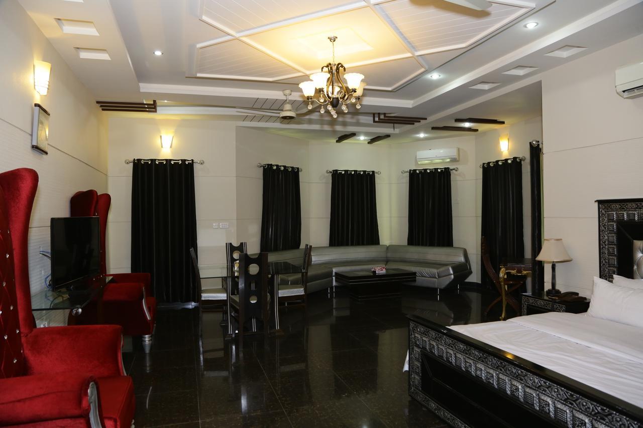 Midway Hotel & Restaurant Sadiqabad Екстериор снимка