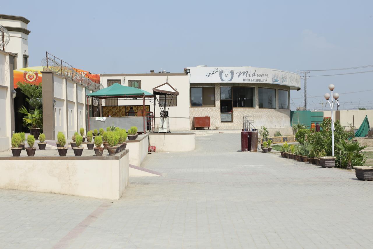 Midway Hotel & Restaurant Sadiqabad Екстериор снимка