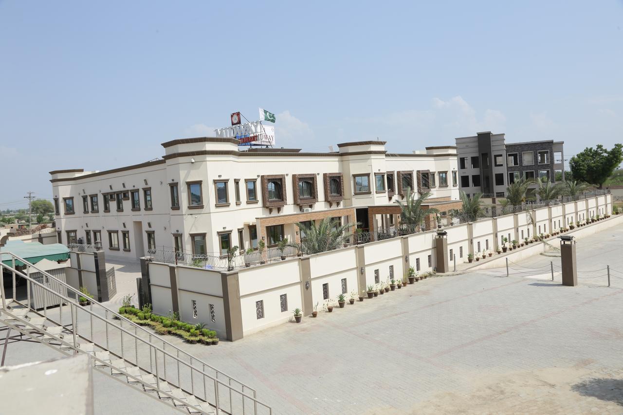 Midway Hotel & Restaurant Sadiqabad Екстериор снимка
