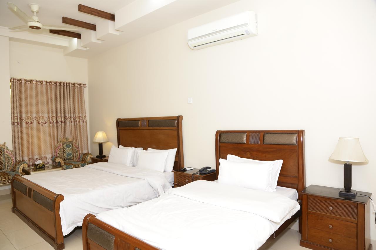 Midway Hotel & Restaurant Sadiqabad Екстериор снимка
