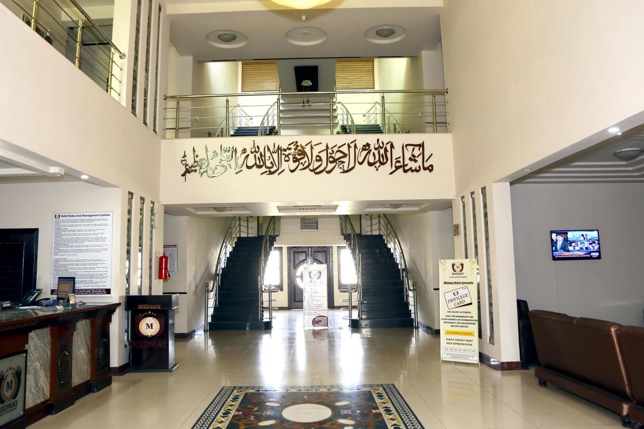 Midway Hotel & Restaurant Sadiqabad Екстериор снимка