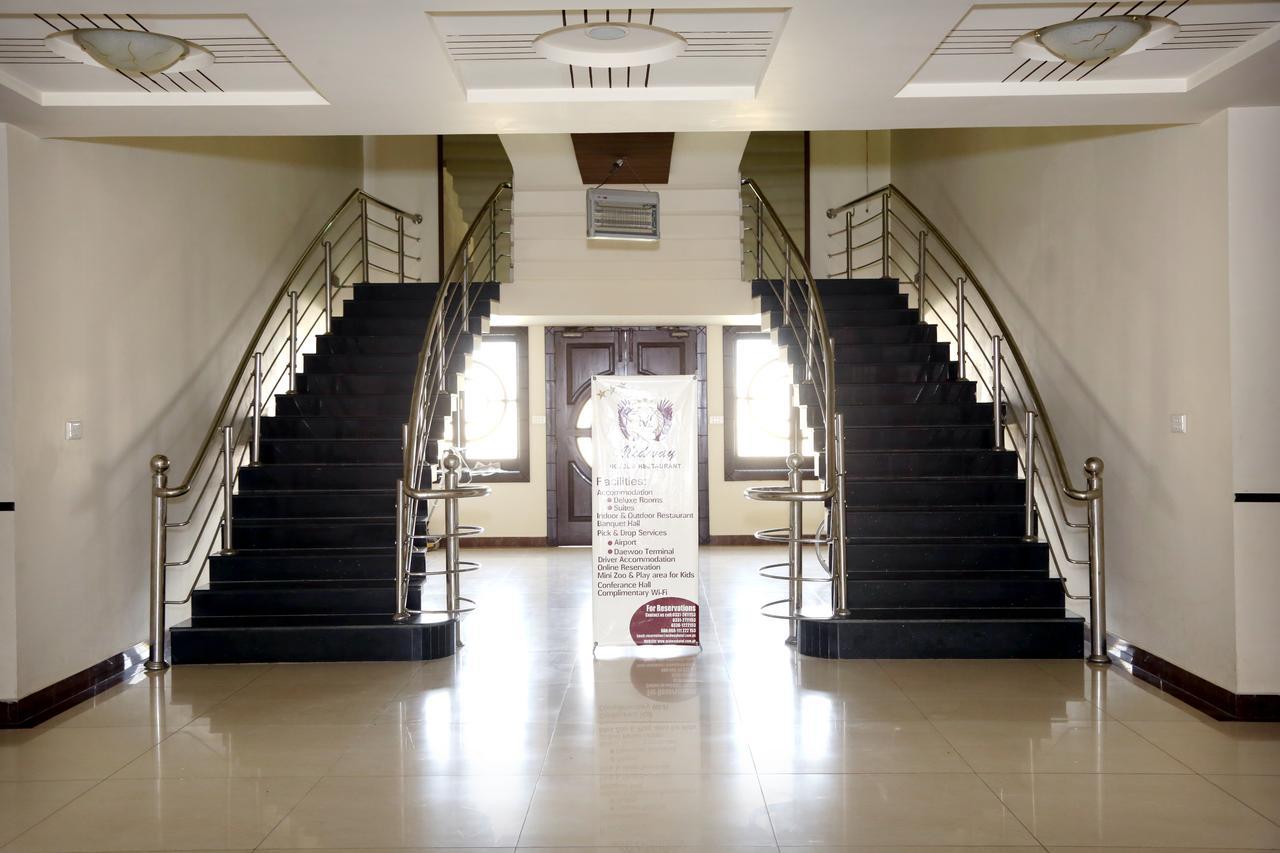 Midway Hotel & Restaurant Sadiqabad Екстериор снимка