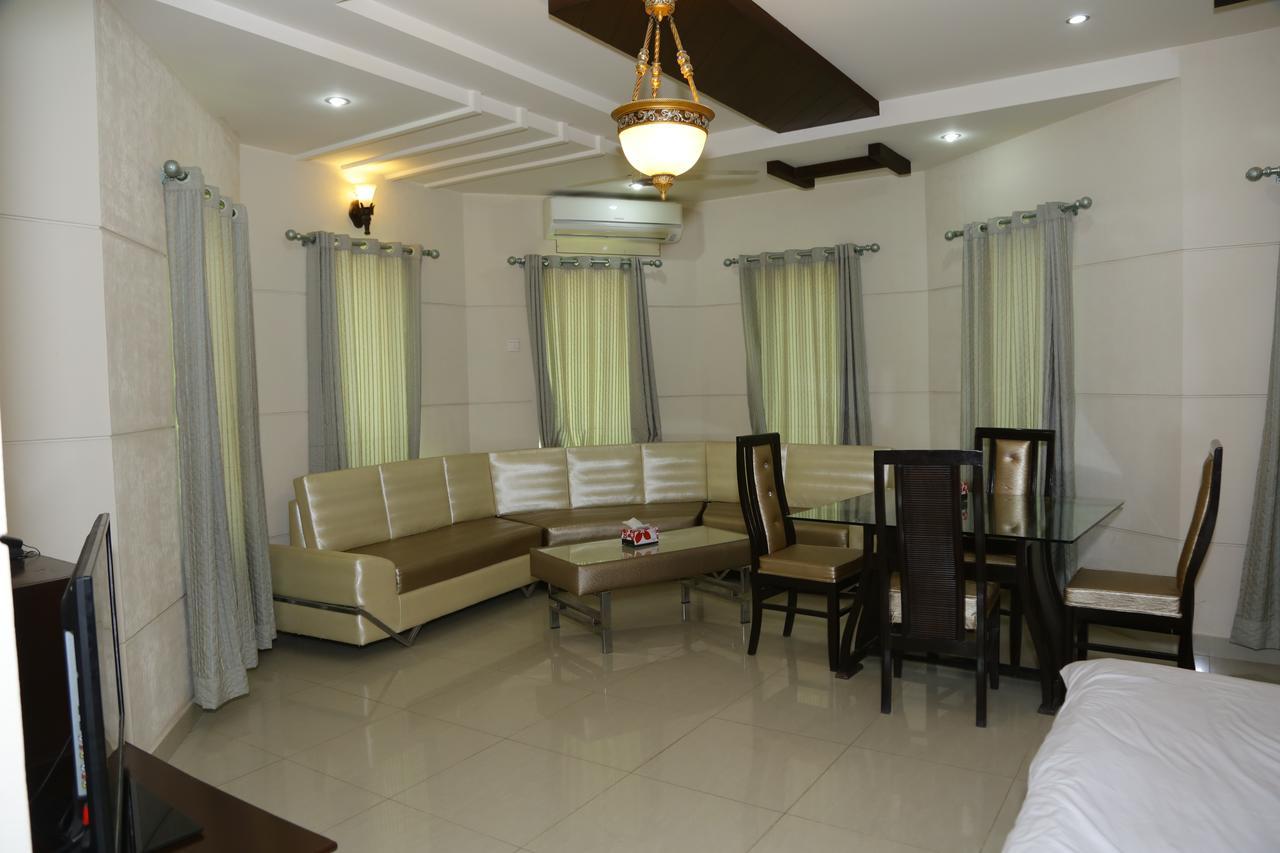 Midway Hotel & Restaurant Sadiqabad Екстериор снимка