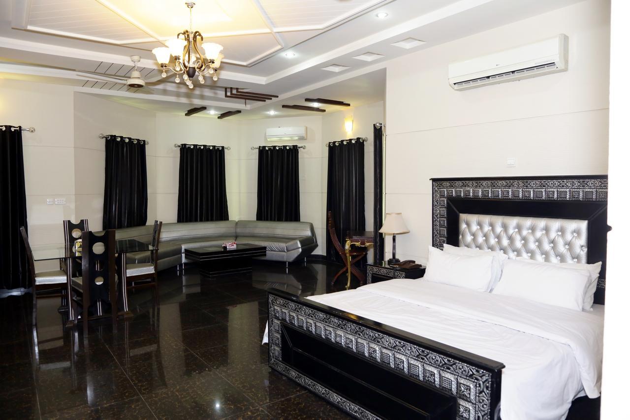 Midway Hotel & Restaurant Sadiqabad Екстериор снимка